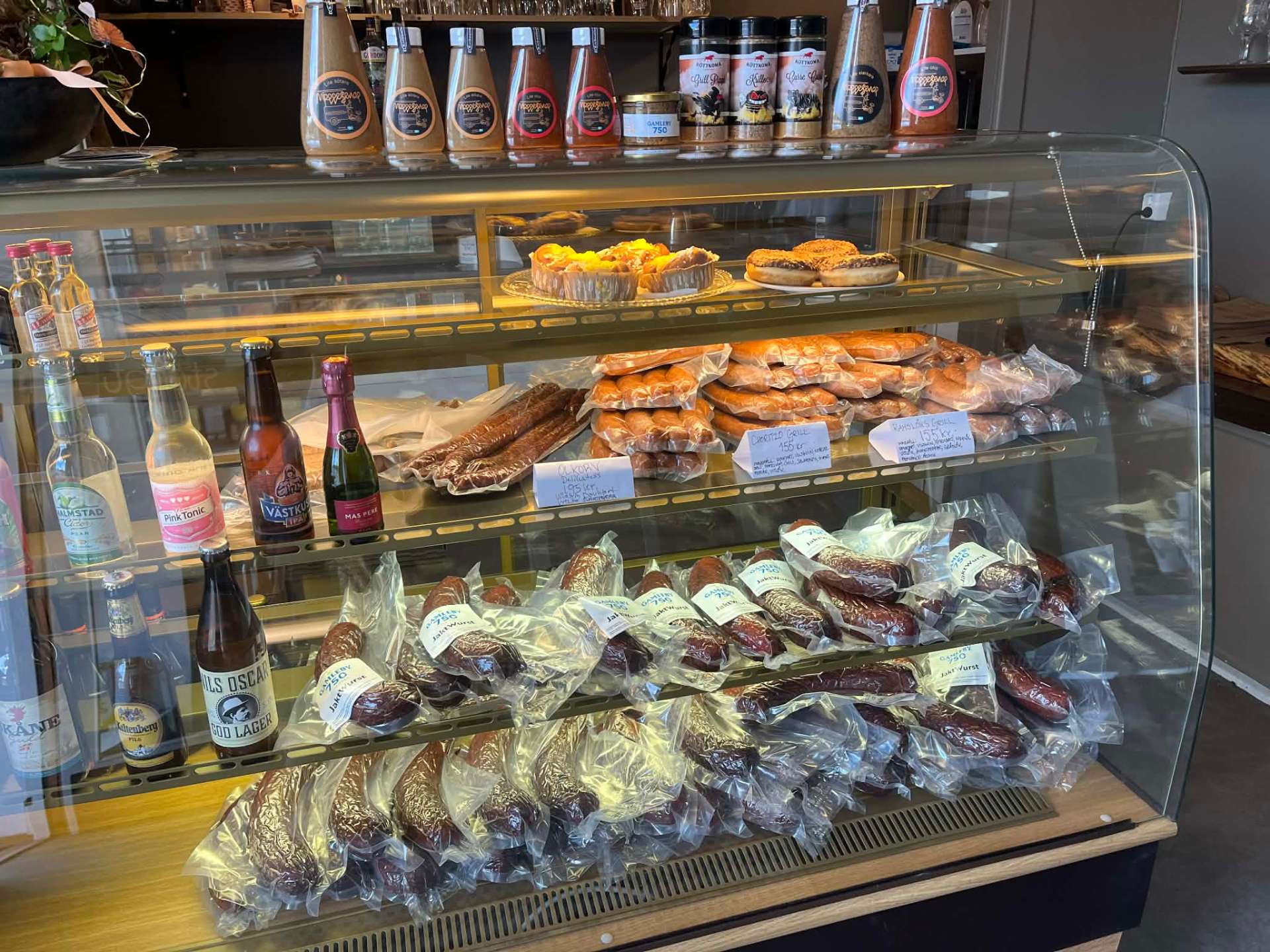Gårdsbutiken på Almviks Café